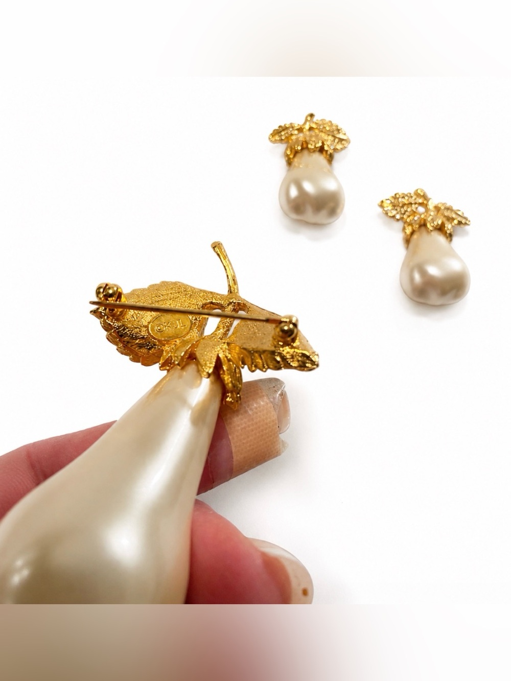 Kenneth Jay Lane KJL Large Pearl Pear Crystals Leaf Gold Clip Earrings & Brooch - Picture 11 of 11